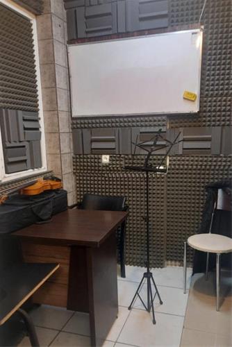 -ساعتی-کلاس-اکوستیک-موسیقی